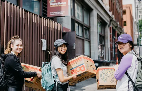 students delivering food