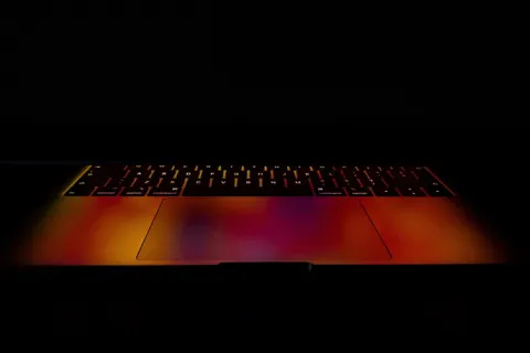 Laptop darkened by red screen colors